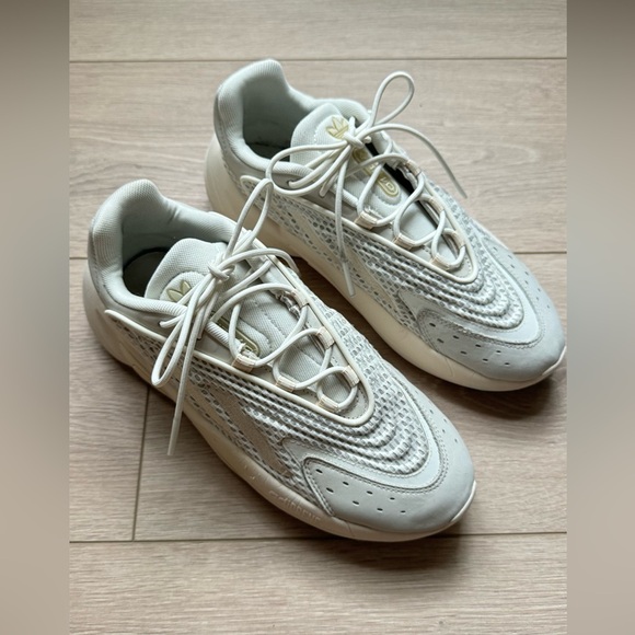 ADIDAS ORIGINALS Beige Ozelia Sneakers Size US8.5 Women / US7 Men - Picture 1 of 11